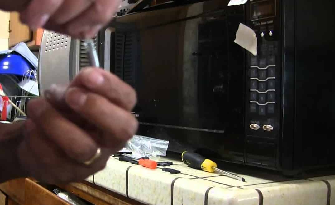 شکشته شدن درب مایکروفر