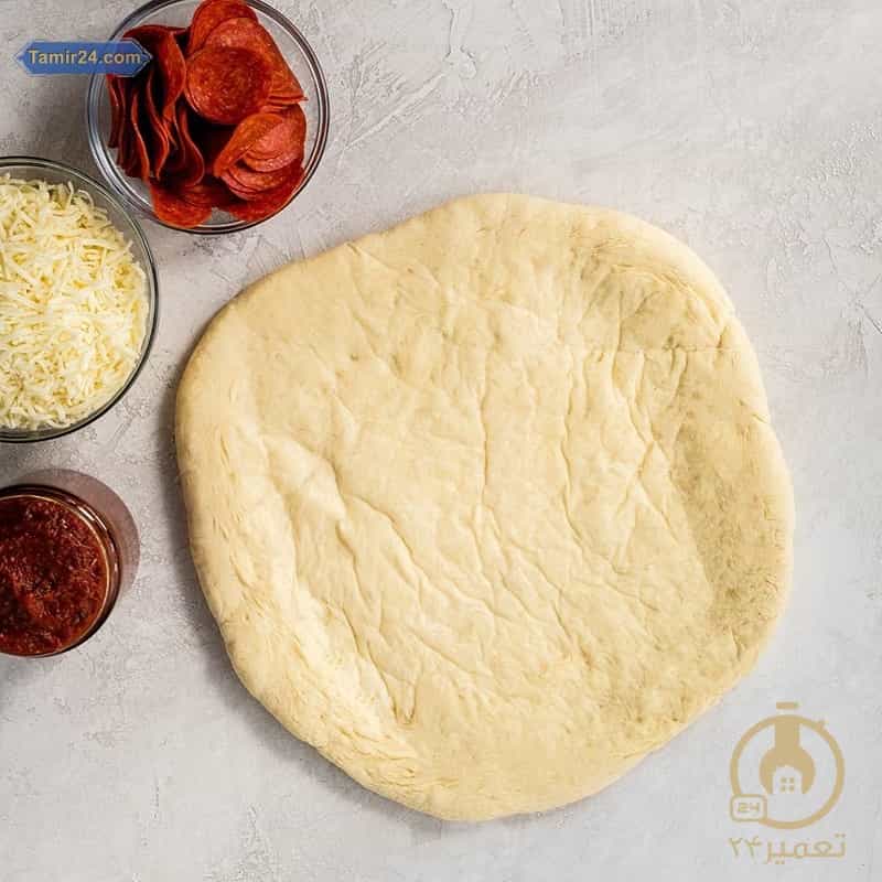 طرز تهیه پیتزا در ماکروفر با خمیر اماده